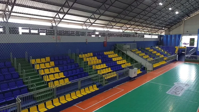 GINSIO TEODORICO GUIMARES GANHA 1000 CADEIRAS