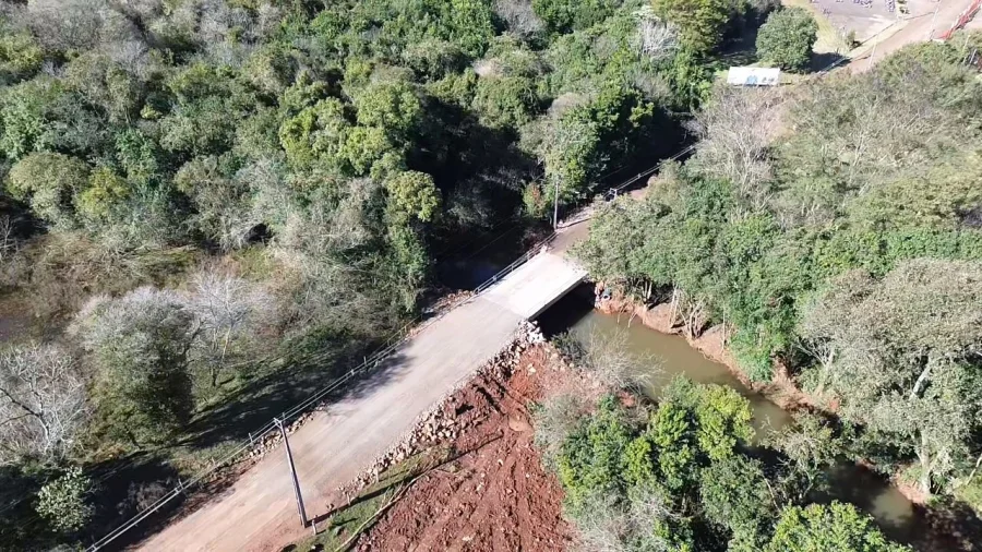 PONTE  CONCLUDA QUATRO SEMANAS APS INCIO DAS OBRAS
