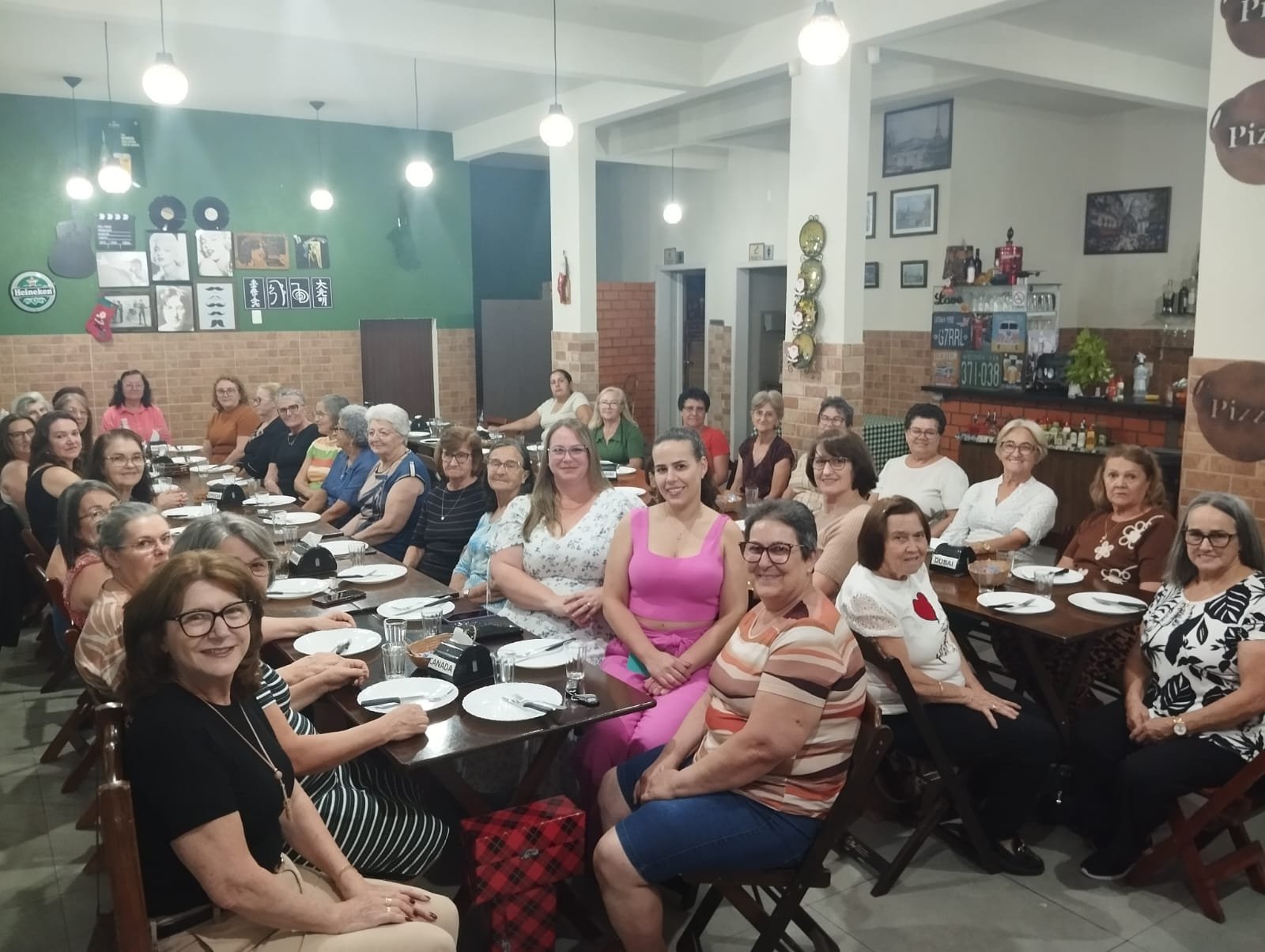 CLUBES DE M�ES DE DOIS VIZINHOS ENCERRAM O ANO CELEBRANDO UNI�O, CUIDADO E FUTURO