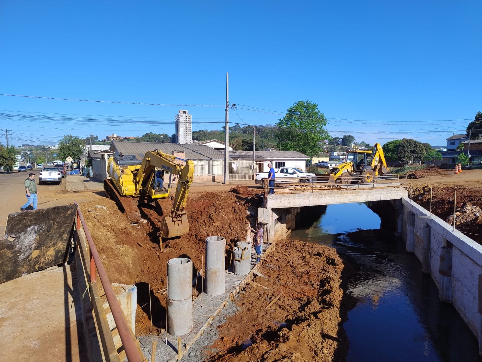 OBRAS DAS PONTES GMEAS NA RUA MATO GROSSO ESTO EM RITMO ACELERADO