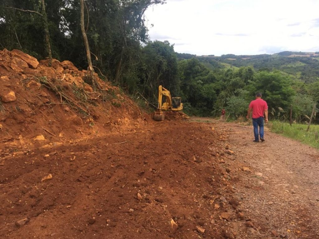 Iniciadas as Obras de Calamento na Serra do Ibia