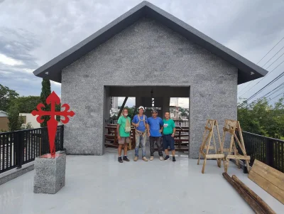 CAPELA DE SANTIAGO DE DOIS VIZINHOS ENTRA NA FASE FINAL DO REVESTIMENTO EM PEDRAS