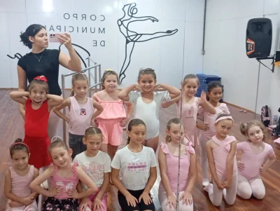 DOIS VIZINHOS VIVE UMA VERDADEIRA EXPLOS�O CULTURAL COM CURSOS GRATUITOS PARA TODAS AS IDADES