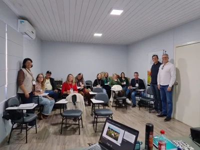 DOIS VIZINHOS ENCERRA CURSO DE RECEPTIVO TURSTICO RURAL