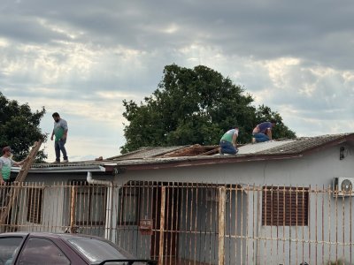 TEMPORAL CAUSA ESTRAGOS EM DOIS VIZINHOS E MOBILIZA FOR�A-TAREFA PARA ATENDER FAM�LIAS ATINGIDAS