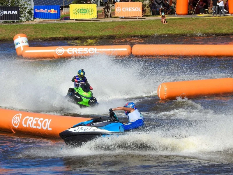 ESPET�CULO NAS �GUAS: DOIS VIZINHOS ENTRA DE VEZ NO CIRCUITO NACIONAL DO JET-SKI