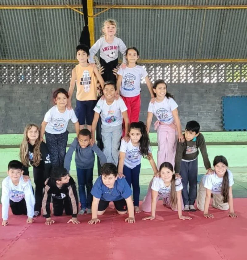 DOIS VIZINHOS CONQUISTA RECONHECIMENTO NACIONAL DO MEC COM PROJETO DE CIRCO NA EDUCA��O INTEGRAL