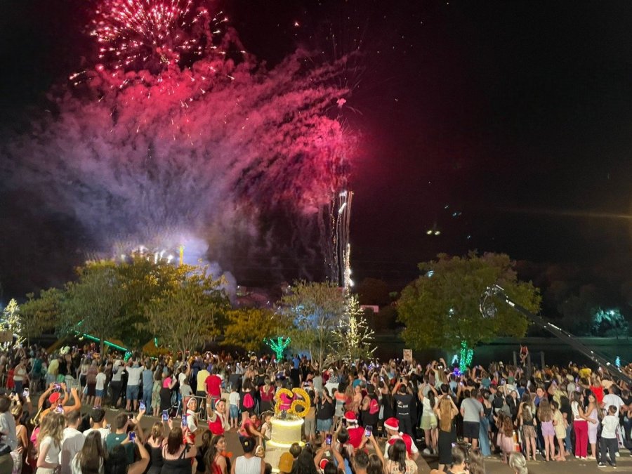 NATAL ILUMINADO 2024 ENCANTA MULTID�ES NO PARQUE LAGO DOURADO
