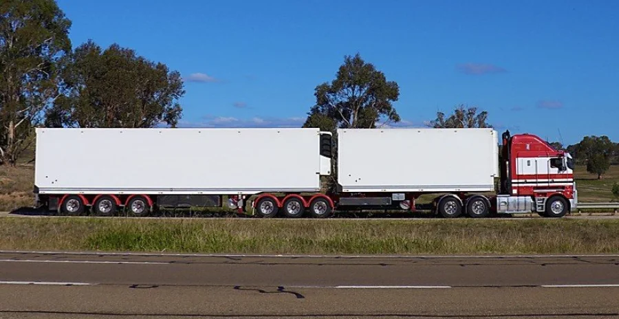 PREFEITO CARLINHOS LIDERA AUDINCIA EM CURITIBA EM DEFESA DA LIBERAO DE CAMINHES DE 9 EIXOS NO SUDOESTE