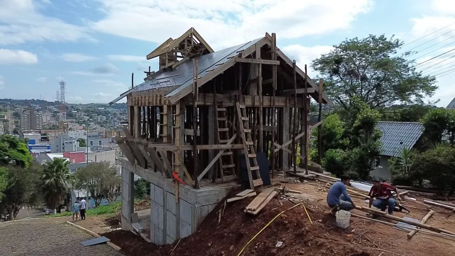 CAPELA DE SANTIAGO GANHA FORMA A 4 MESES DA INAUGURAO