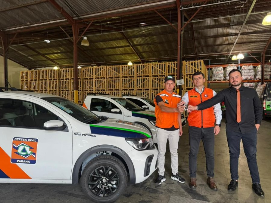 DEFESA CIVIL DE DOIS VIZINHOS RECEBE VE�CULO