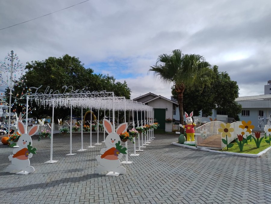 DOIS VIZINHOS SE PREPARA PARA A ABERTURA DA P�SCOA ENCANTADA 2025