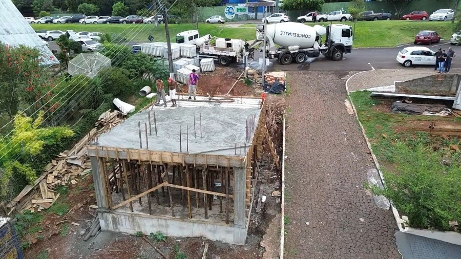 CONSTRU��O DA CAPELA DE SANTIAGO AVAN�A COM CONCRETAGEM DA LAJE