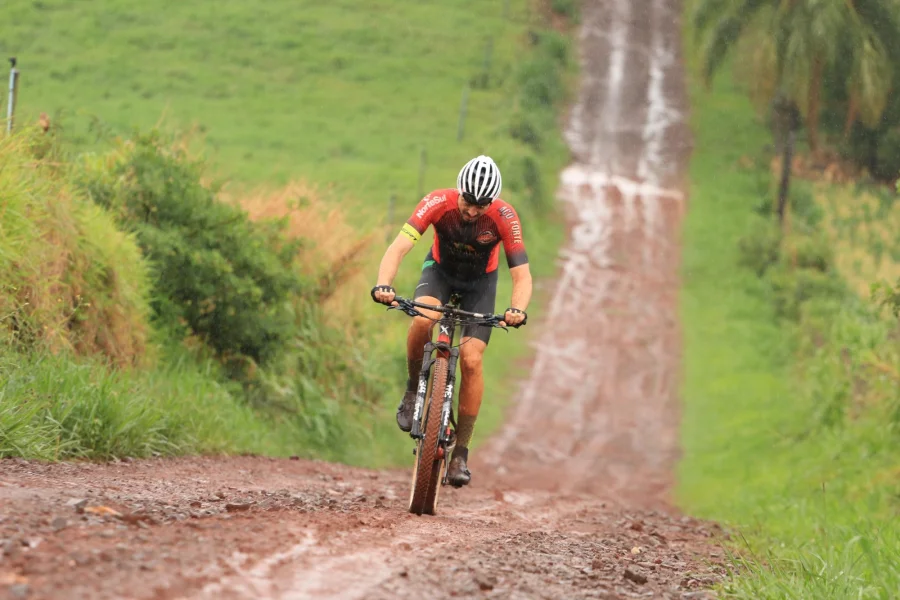 PEDAL DE SUPERAO LEVA CICLISTAS AO LIMITE NO DESAFIO DO CAMINHO DE SANTIAGO DE DOIS VIZINHOS