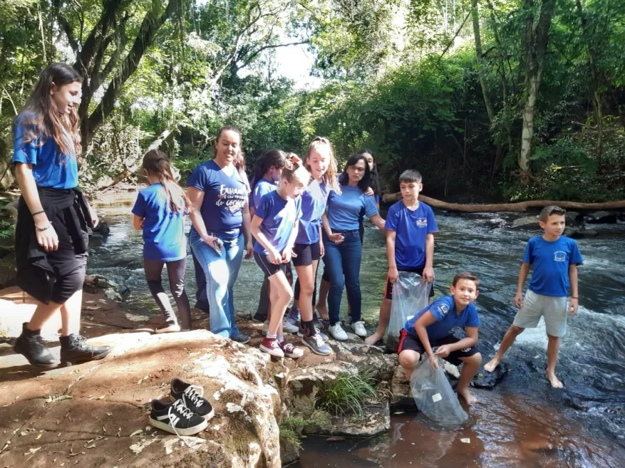 DOIS VIZINHOS CELEBRA O DIA DO RIO COM SOLTURA DE 20 MIL ALEVINOS E AES DE EDUCAO AMBIENTAL