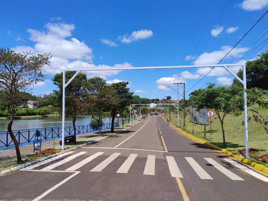 COME�A A MONTAGEM DA ESTRUTURA DO DESFILE DE NATAL EM DOIS VIZINHOS