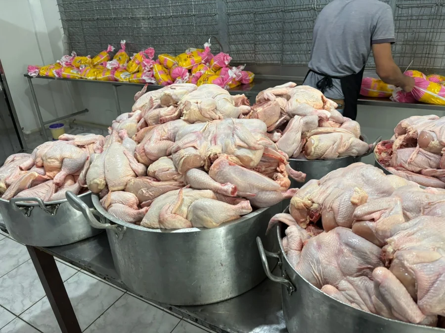 NESTE DOMINGO TEM FRANGO NA LATA!