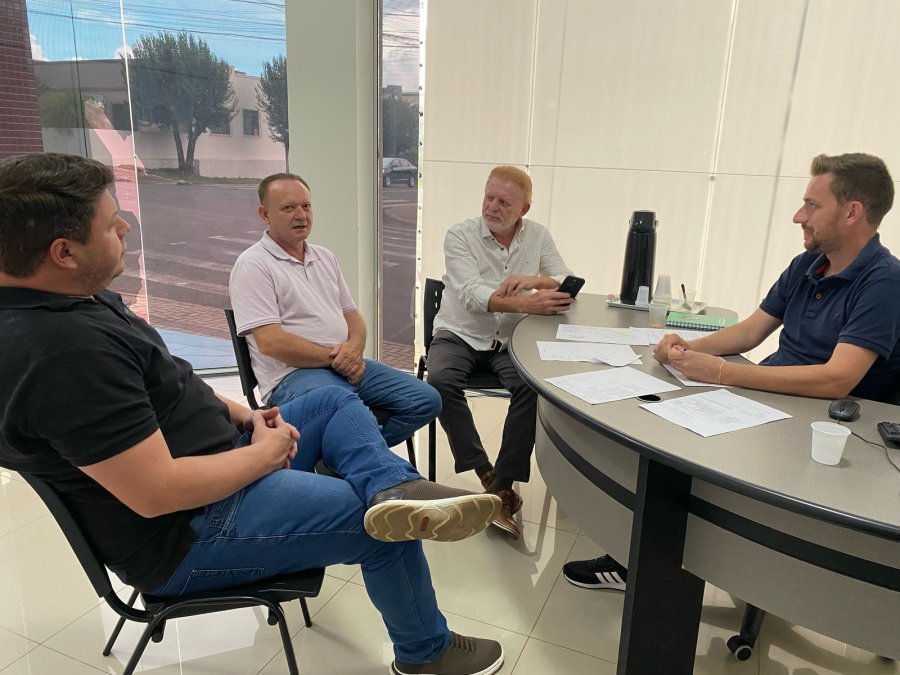 SECRETARIA DE DESENVOLVIMENTO ECON�MICO RECEBE DEPUTADO VERMELHO