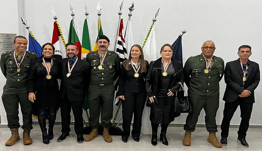 SECRET�RIA DA JUNTA DE SERVI�O MILITAR RECEBE HONRARIA