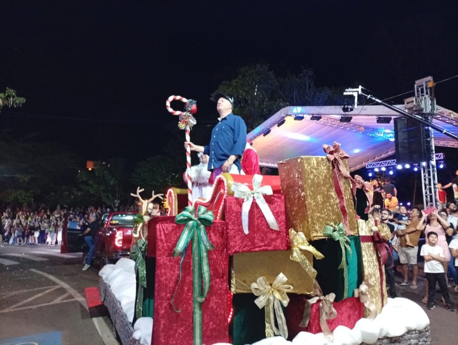 NATAL ILUMINADO ENCANTA DOIS VIZINHOS COM O DESFILE MAIS BELO DO SUDOESTE