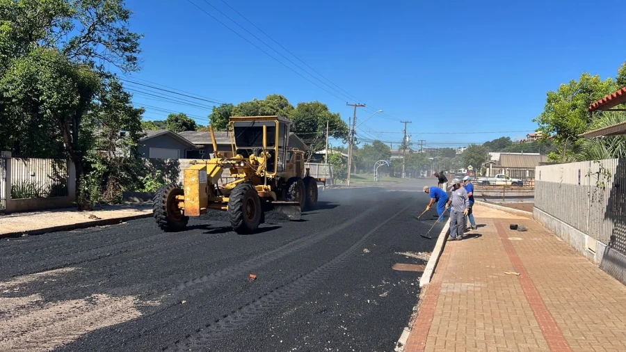 PONTE DA RUA MATO GROSSO GANHA ASFALTO FINAL