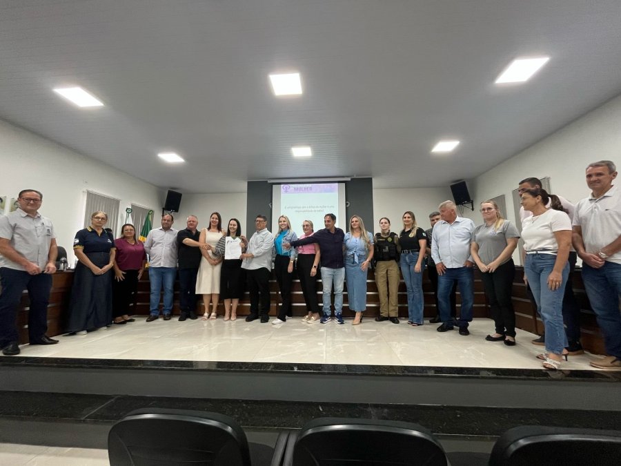 C�MARA REALIZA REUNI�O PARA FORTALECER A DEFESA DOS DIREITOS DAS MULHERES