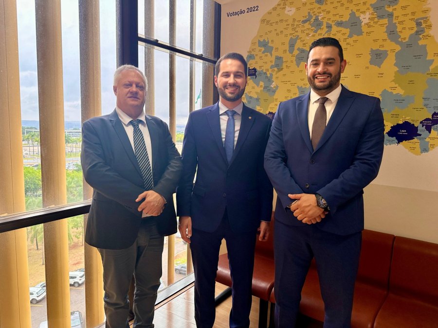 PREFEITO VISITA CURITIBA E BRAS�LIA EM BUSCA DE RECURSOS PARA FORTALECER A SA�DE NO MUNIC�PIO