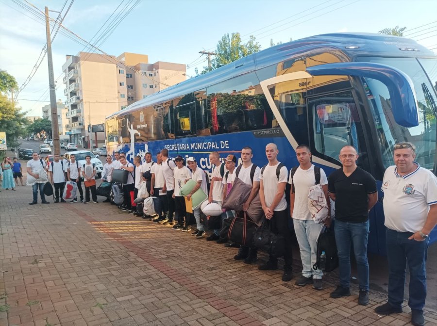 JOVENS DUOVIZINHENSES PARTEM PARA SERVIR � P�TRIA