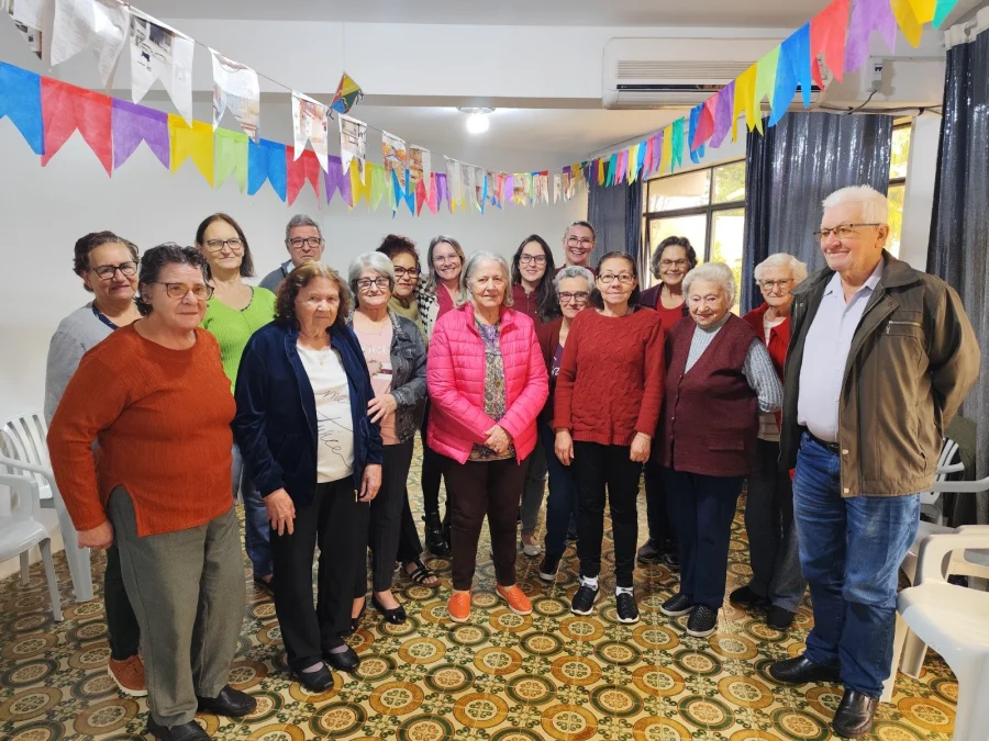 CIRURGI-DENTISTA LEVA CONHECIMENTO AO CENTRO DE CONVIVNCIA DO IDOSO NO MS VIOLETA