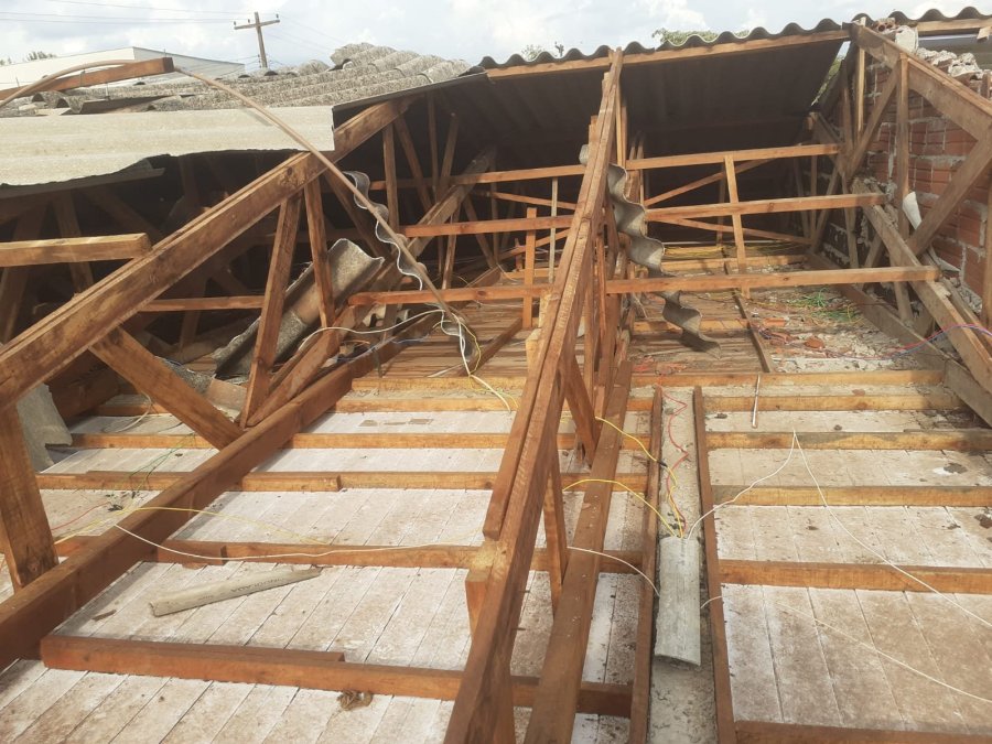 FAM�LIAS ATINGIDAS PELO VENDAVAL DEVEM PROCURAR O CRAS MAIS PR�XIMO