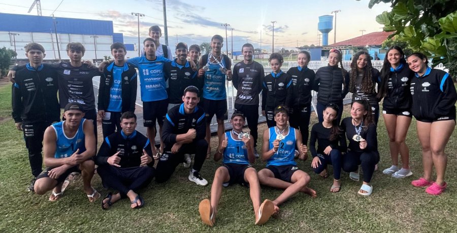 DOIS VIZINHOS SE DESTACA NO CIRCUITO PARANAENSE DE V�LEI DE PRAIA