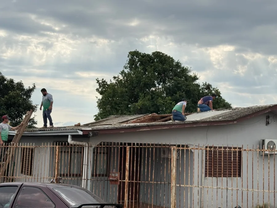 TEMPORAL CAUSA ESTRAGOS EM DOIS VIZINHOS E MOBILIZA FOR�A-TAREFA PARA ATENDER FAM�LIAS ATINGIDAS
