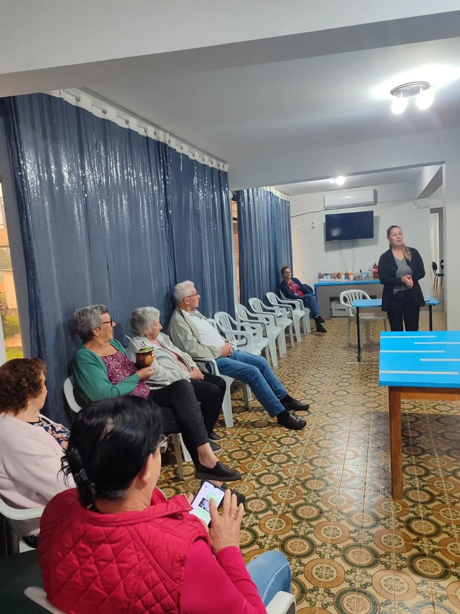 SECRETARIAS SE UNEM PARA LEVAR ALFABETIZAO E CIDADANIA AOS IDOSOS