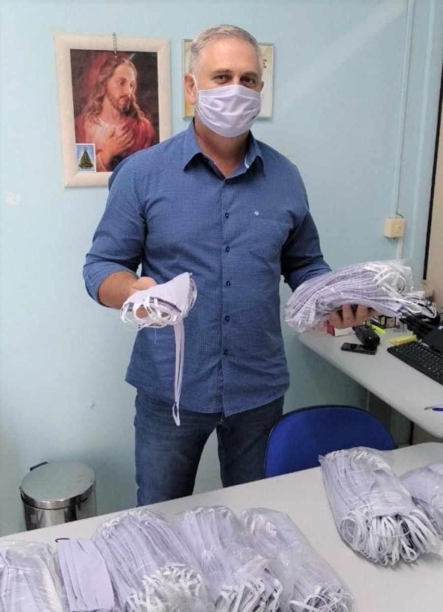 Volunt�rios Confeccionaram e Repassam Mais 500 M�scaras Aos Profissionais da Sa�de