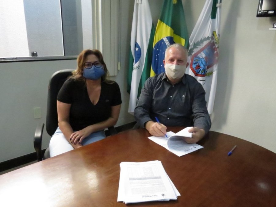 Prefeito Assina Ordens de Servi�os para V�rias Frentes de Trabalho