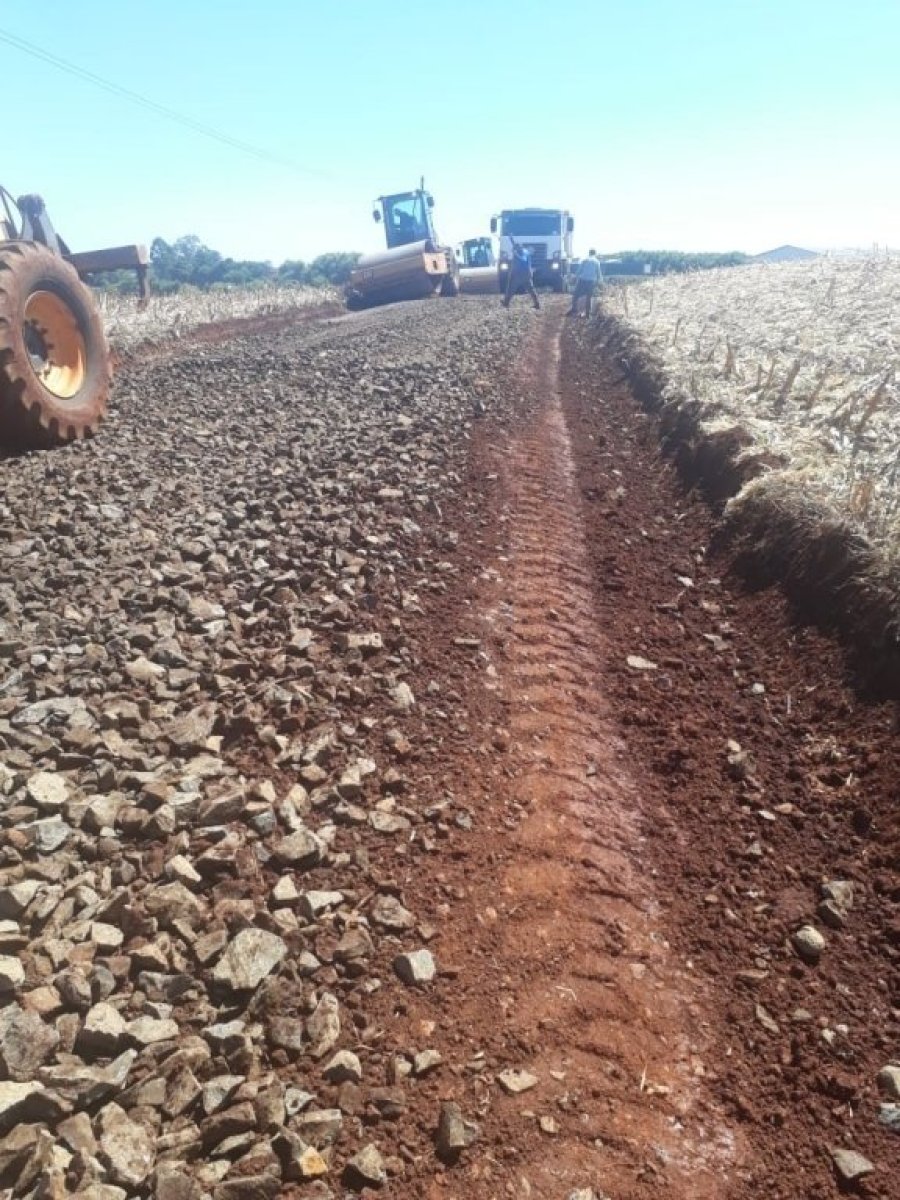 Via��o e Obras Realiza V�rias Frentes de Trabalho no Interior