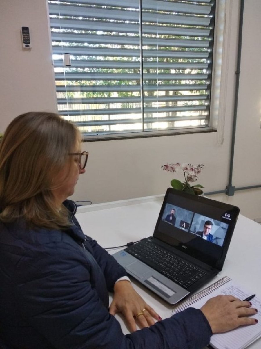 Secretaria de Educa��o Participa do i Congresso Internacional Educacional On-line