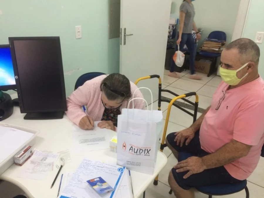 Secretaria de Sade Zera Fila e Repassa 120 Aparelhos Auditivos  