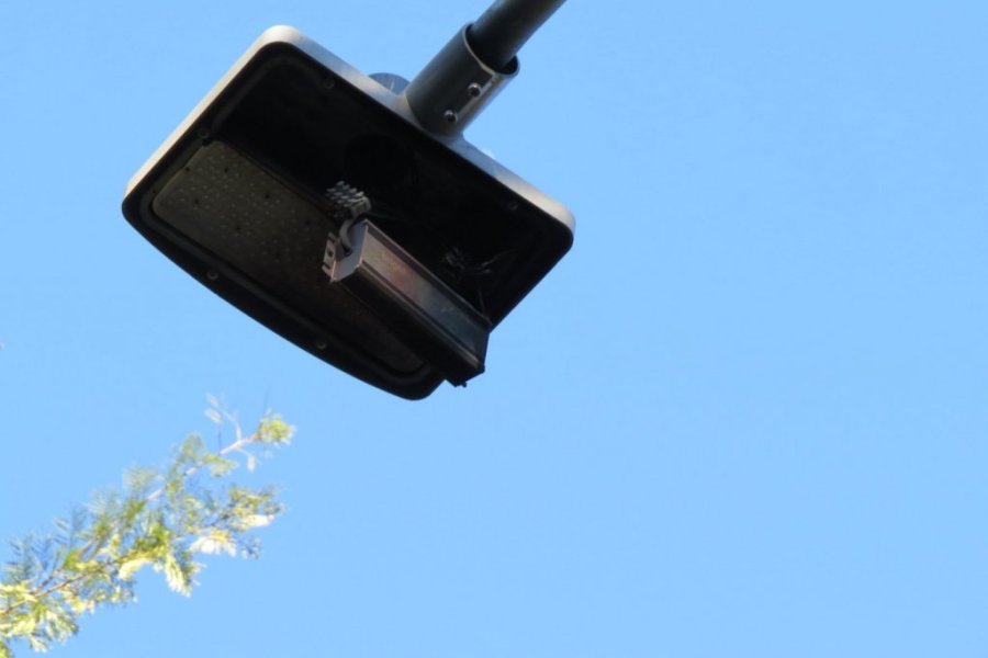 V�ndalos Destroem Lampada de Led Rec�m Instalada