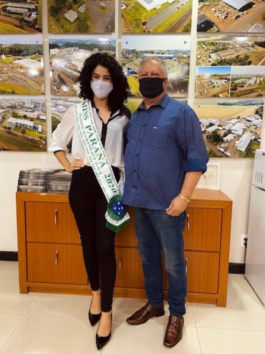 o Prefeito Luis Carlos Turatto, Recebeu no Gabinete a Visita da Atual Miss Paran�/globo, Maria Rita dos Santos