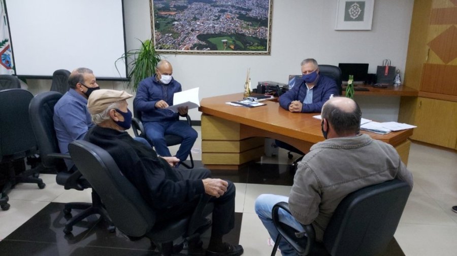 Poder P�blico Municipal Concede Direito Real de Uso de Im�veis a Empresas