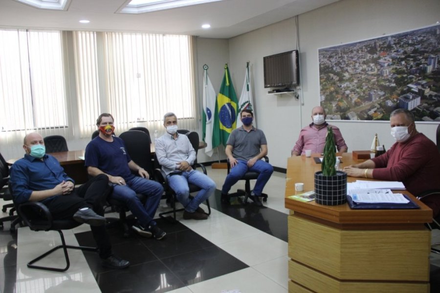 Prefeito Carlinhos Turatto Recebe Assessor da Superintend�ncia da Casa Civil