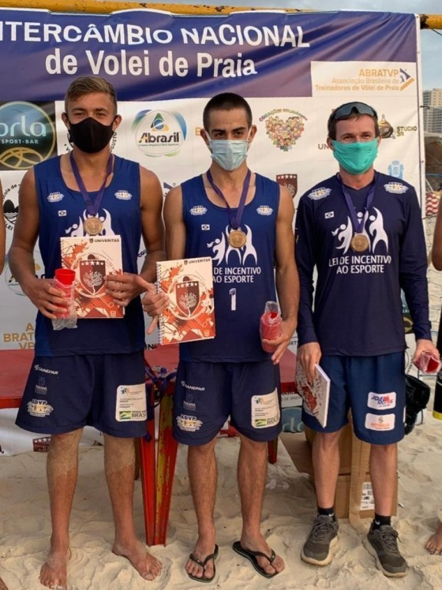 Atletas de Dois Vizinhos Conquistam T�tulo no Interc�mbio Nacional de V�lei de Praia no Rio de Janeiro