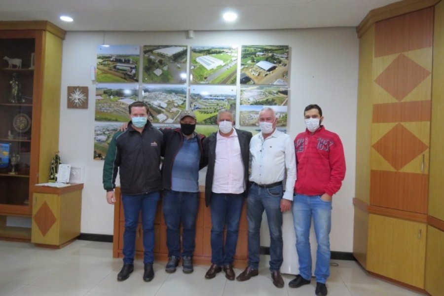 Prefeito Carlinhos Recebe Lideran�as Comunit�rias