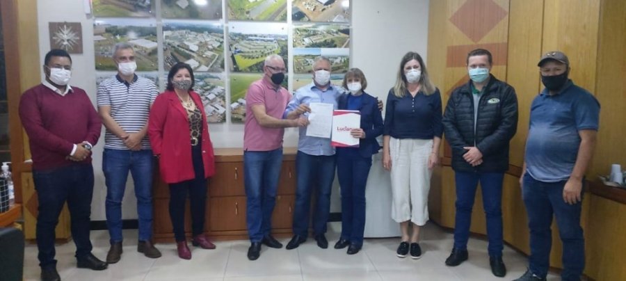 Deputada Estadual Luciana Rafagnin e Lideran�as S�o Recebidas Pelo Prefeito Carlinhos Turatto