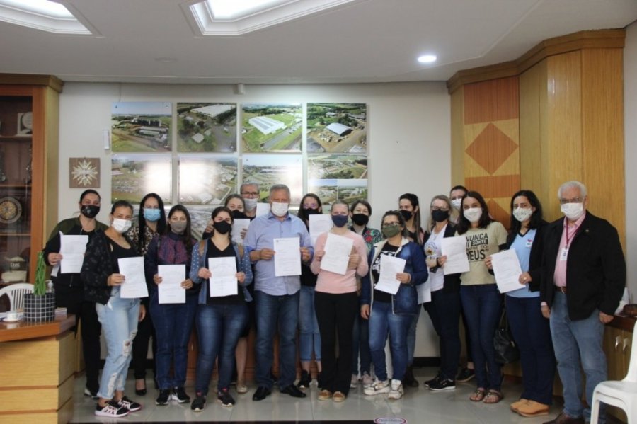 Pais de Alunos do Col�gio C�vico Militar de Dois Vizinhos Re�nem-se Com o Prefeito