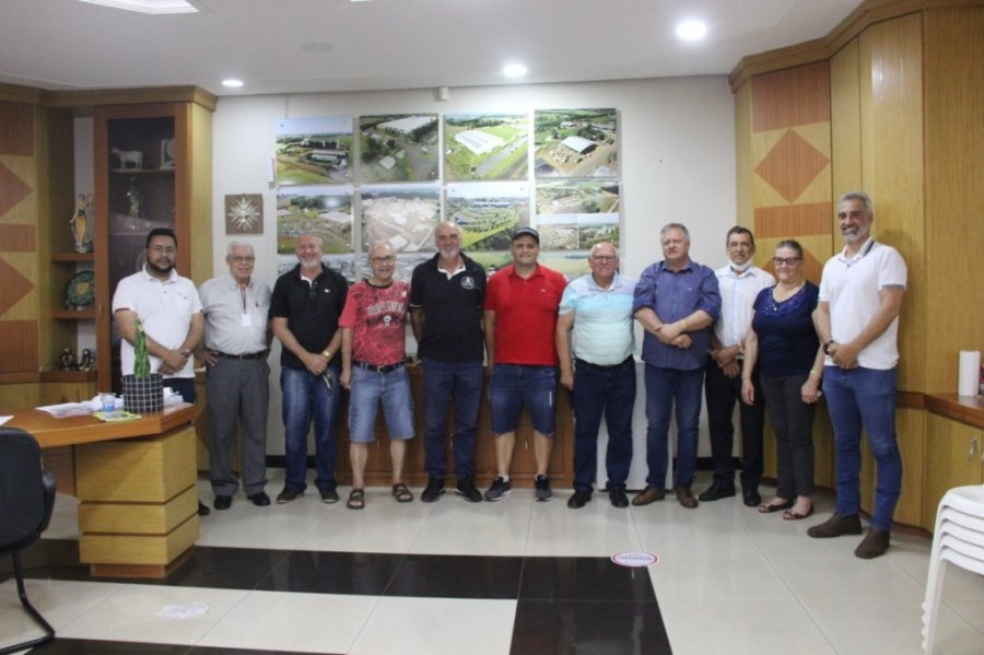 Diretores do Clube de Idosos Norte Re�nem-se Com o Prefeito