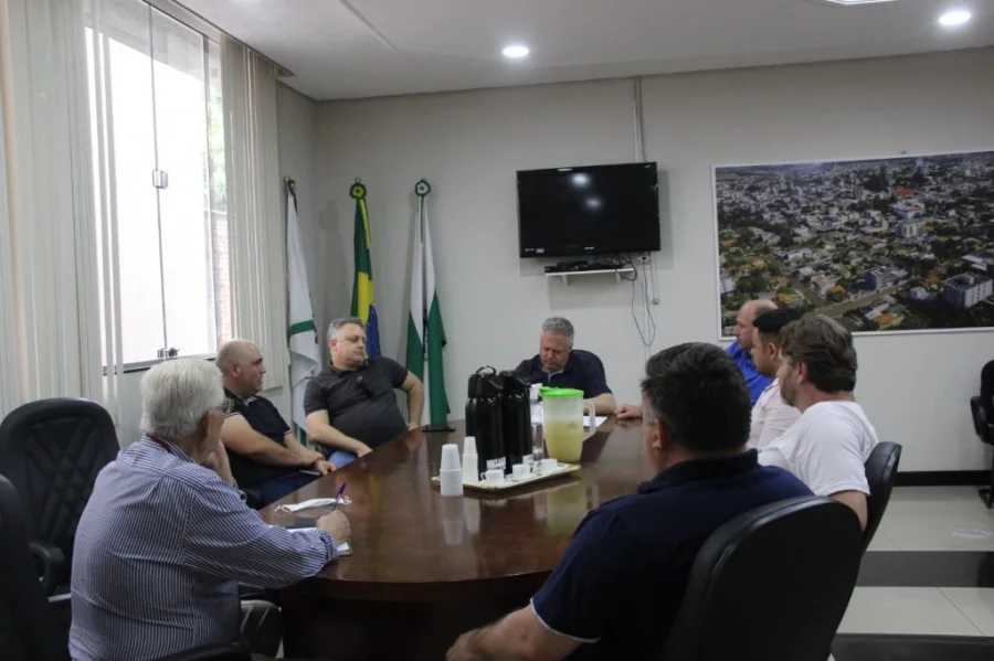 Gerente da Miolar Alimentos  Recebido no Gabinete do Prefeito Municipal