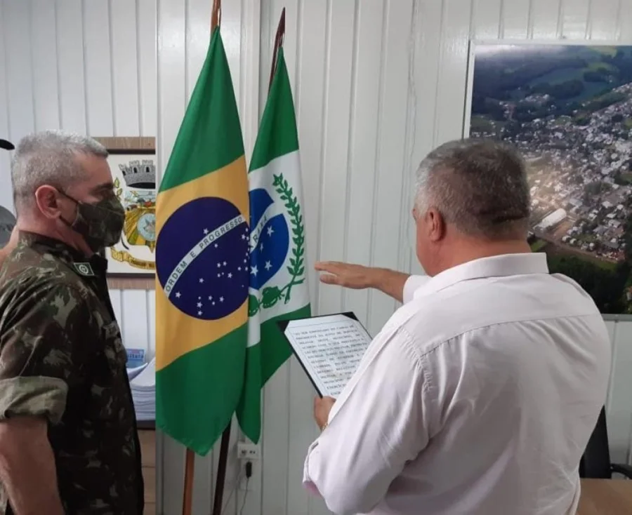 Prefeito Carlinhos Turatto  Empossado Presidente da Junta Militar