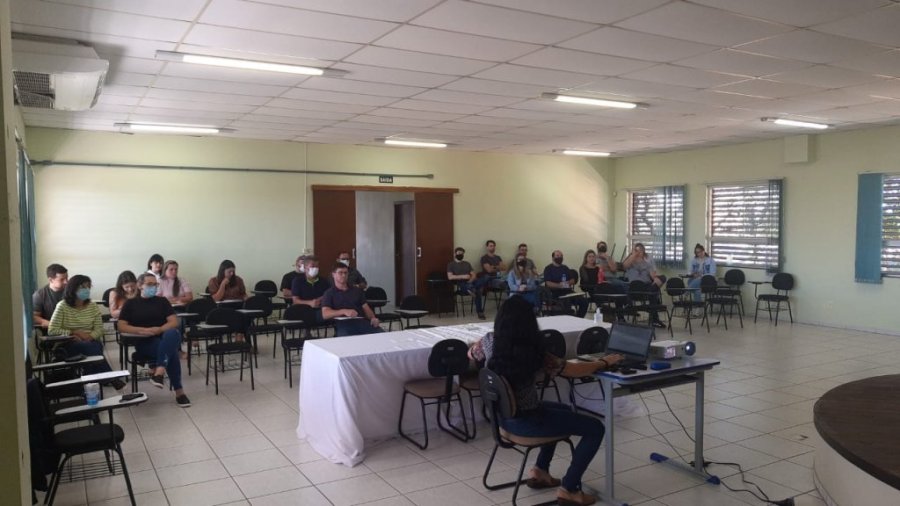 Administra��o Municipal Oferece Curso para Capacitar Servidores Municipais na Fiscaliza��o de Contratos